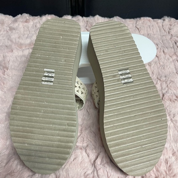 Rocket Dog Hippy
Women's Wedge Sandals, size 9 - Picture 5 of 5